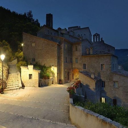 Отель Castello Di Postignano Sellano Экстерьер фото