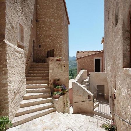 Отель Castello Di Postignano Sellano Экстерьер фото