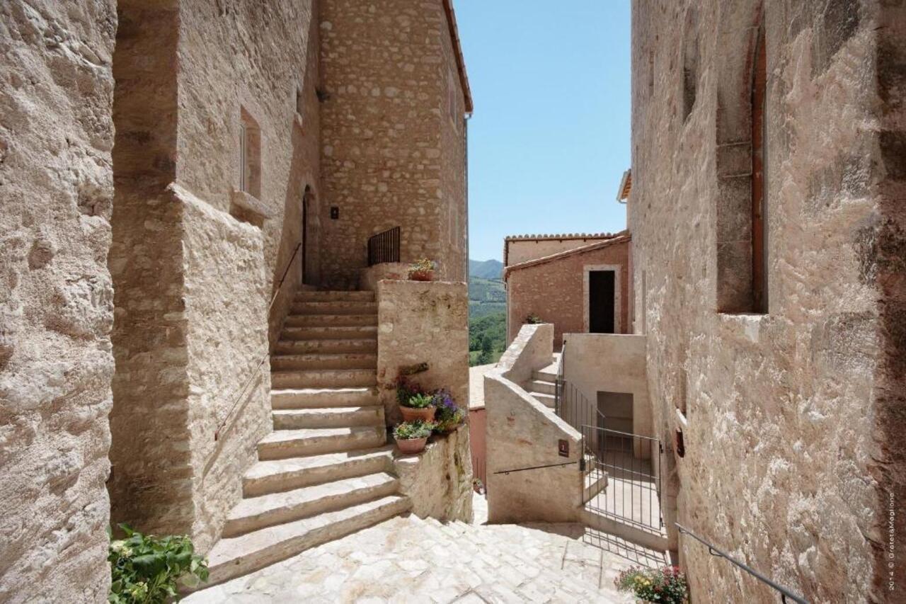 Отель Castello Di Postignano Sellano Экстерьер фото