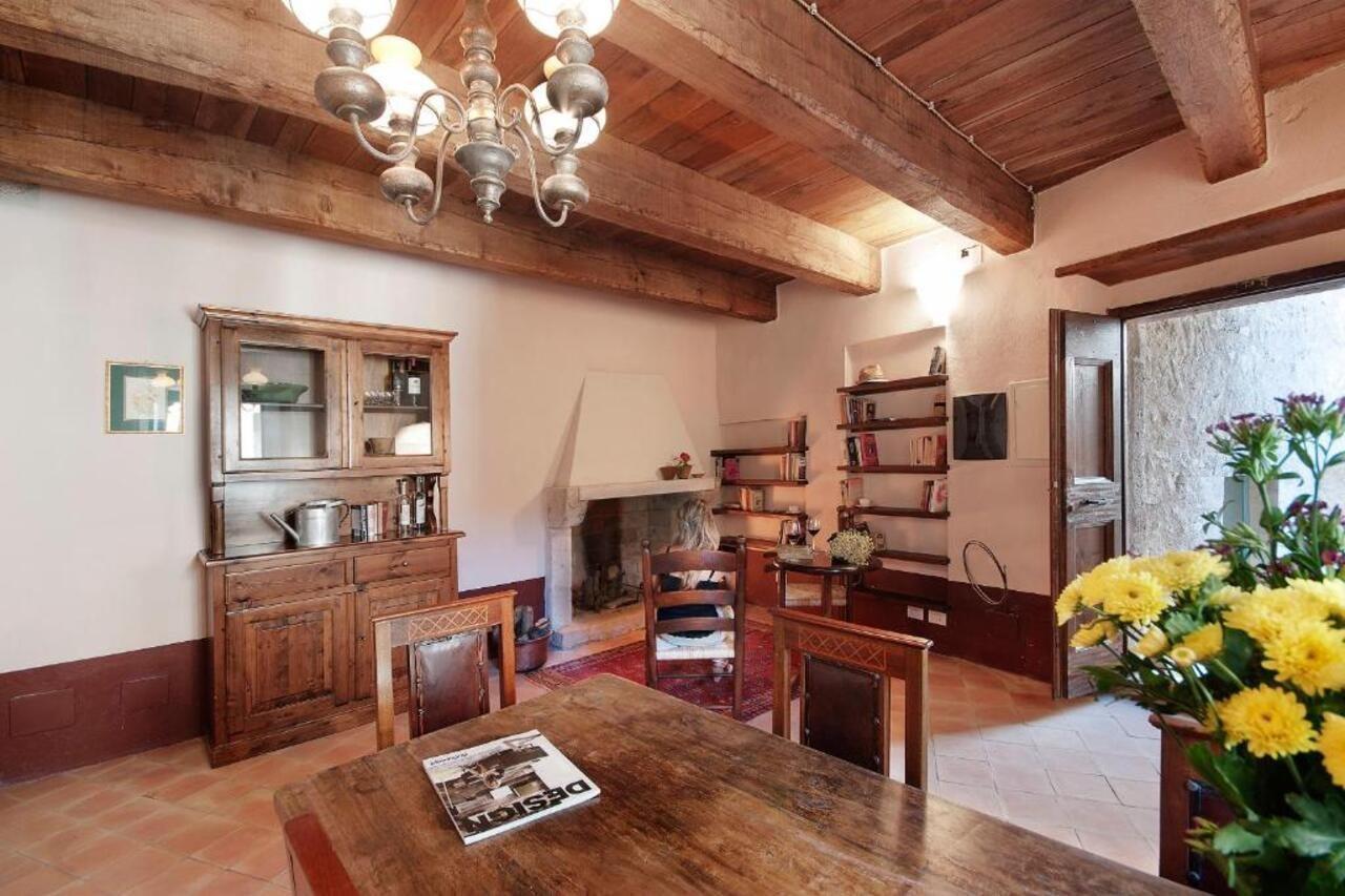 Отель Castello Di Postignano Sellano Экстерьер фото