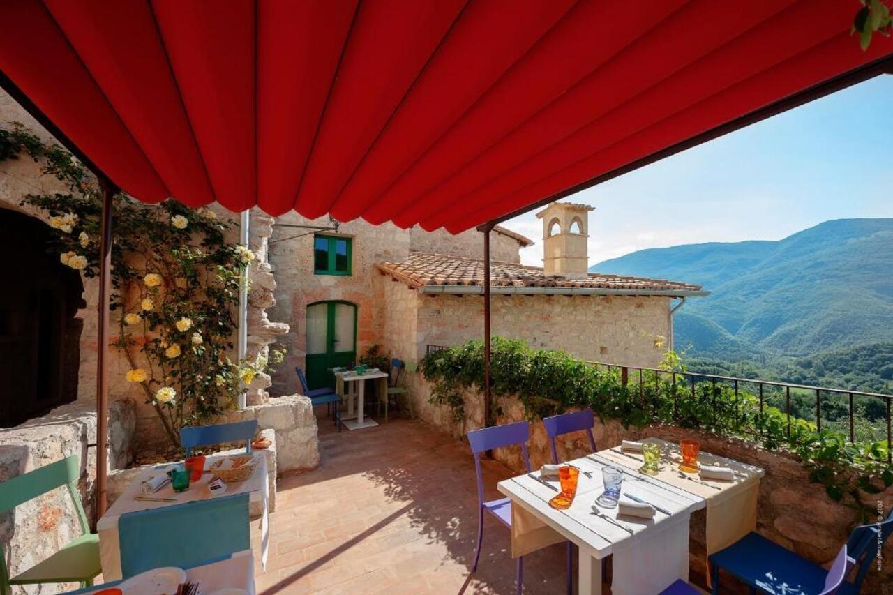 Отель Castello Di Postignano Sellano Экстерьер фото